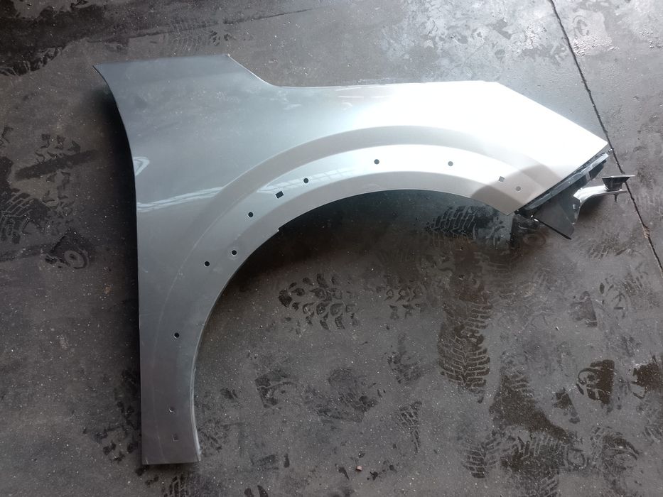 Guarda lamas direito Peugeot 208 II E c/ defeito