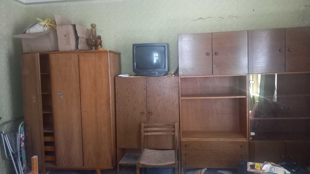 Віддам безкоштовн стінку Б/В. Самовивіз Львів.