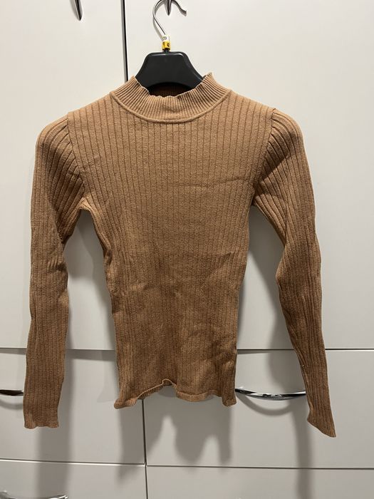 Sweterek cienki prążek karmelowy basic primark
