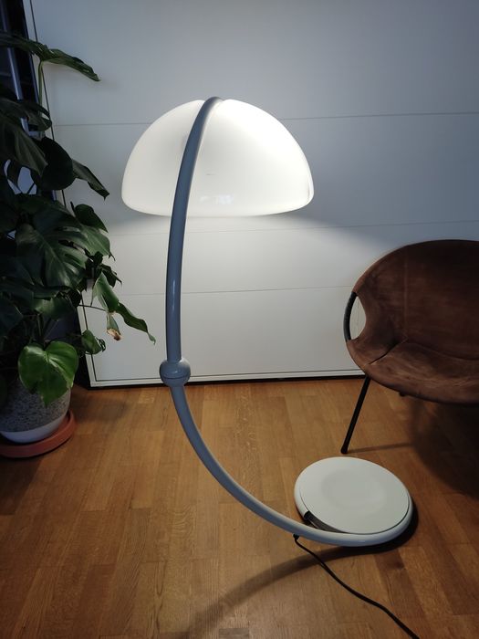 Włoska lampa podłogowa Serpente model2131 proj Elio Martinelli lata 60te vintage