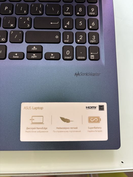 Ноутбук ASUS.