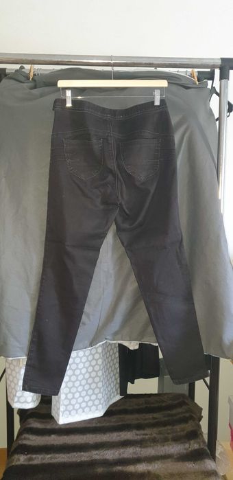 Jeans com fecho lateral