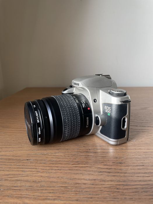 Analog Vintage Canon EOS 500N + Canon Zoom Lens EF 28-80 mm 1:3.5-5.6