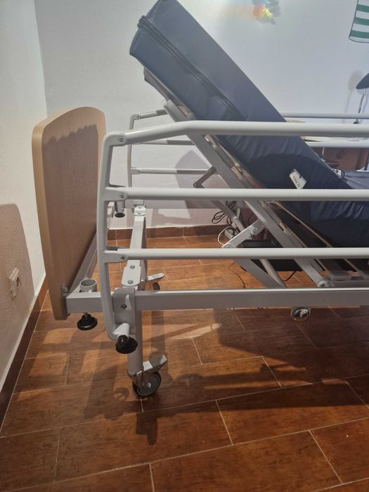 Cama eléctrica (seminova e com garantia))