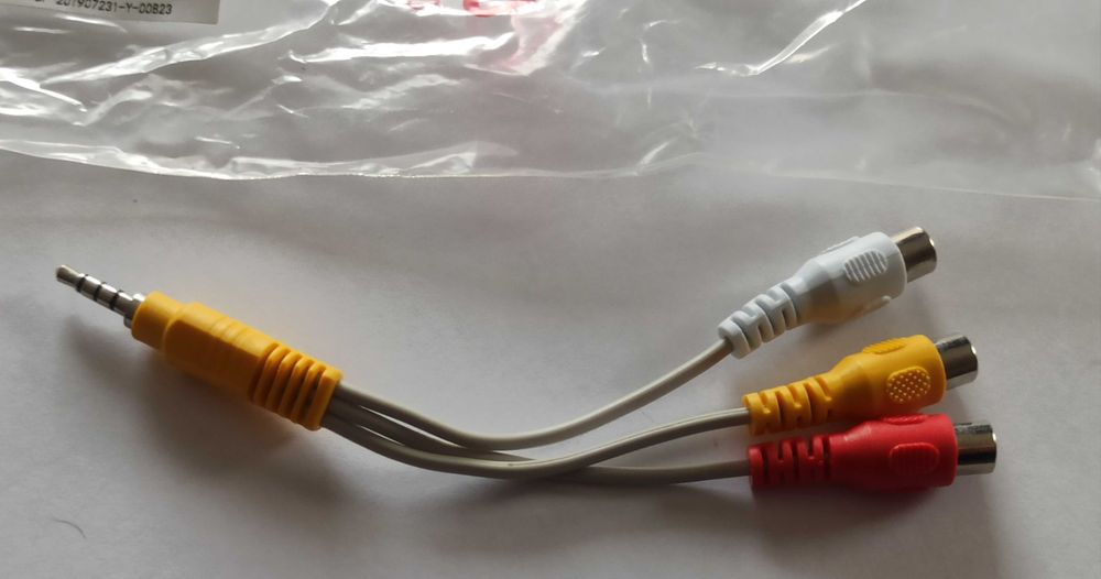 Adapter wtyk Jack 3,5mm 4-pol / 3 X gniazdo RCA