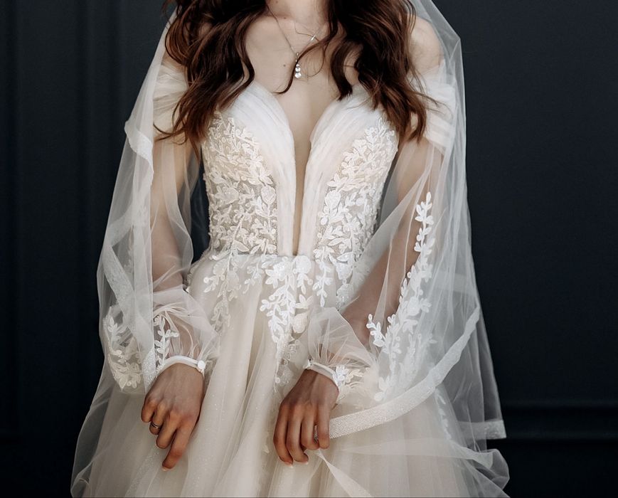 Розкішна весільна сукня — ніжна та елегантна