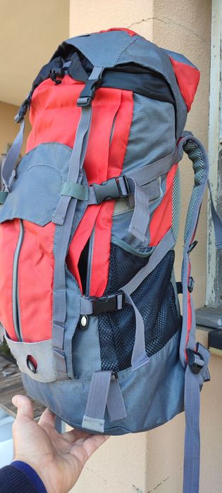 Mochila de caminhada campismo muito bom estado super confortável usar