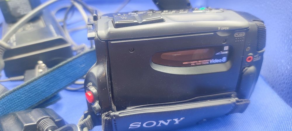 Sony Handycam CCD-TR305E com acessorios (com avaria)64354202136706124