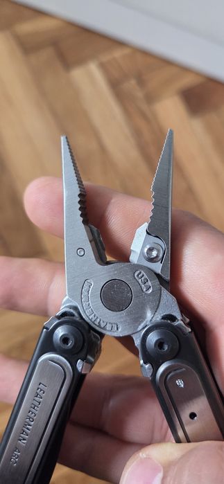 Leatherman ARK Magnacut multitool