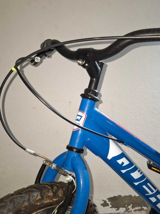Bicicleta azul roda 20