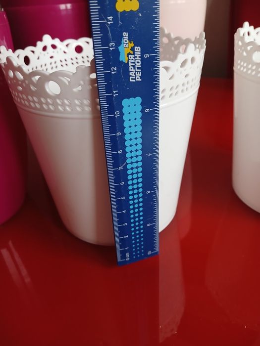 Кольорові вазони для квітів