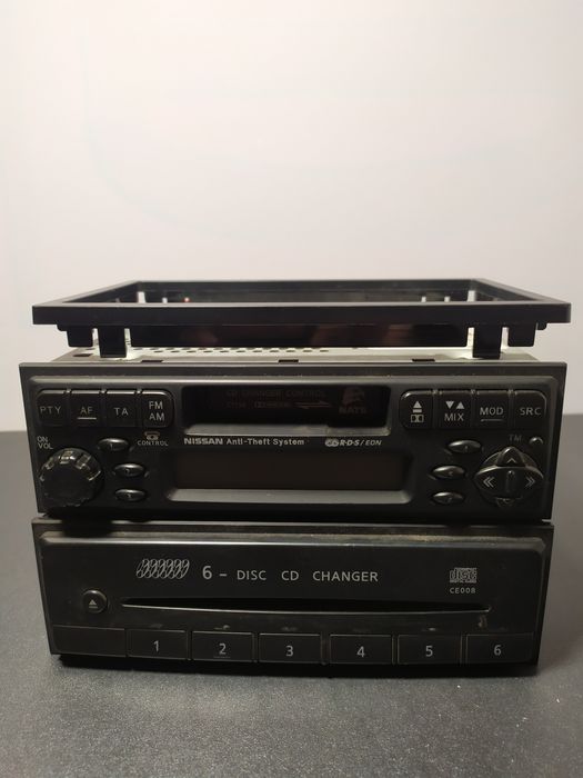 Магнитола Nissan Patrol и CD чейнджер. Оригинал