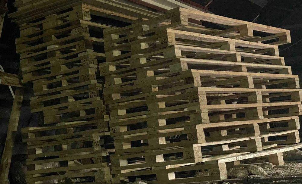 Дерев'яні палети піддони 2.0м