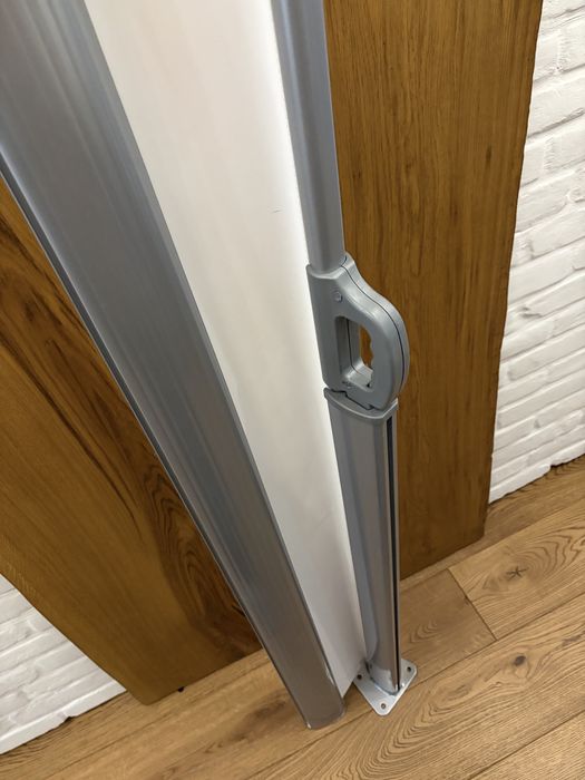 Проекционный экран на стойке (напольный),прочная конструкция /проектор