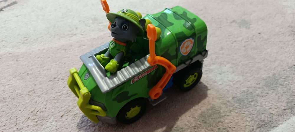 Pojazd Psi Patrol+figurka Rocky.