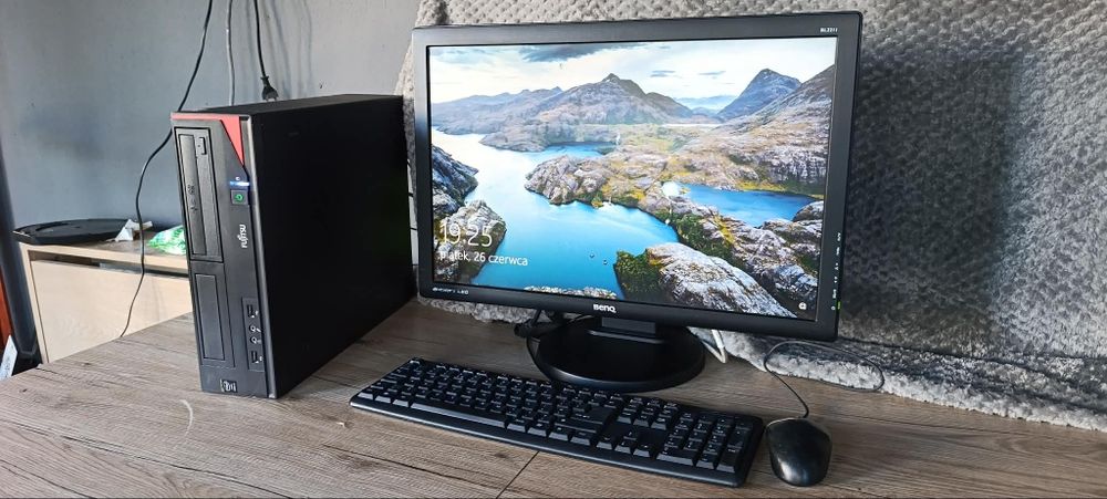 Szybki Komputer Intel i7, 8x3,40GHz, z Dużym Monitorem,  zadbany , pełen Komplet