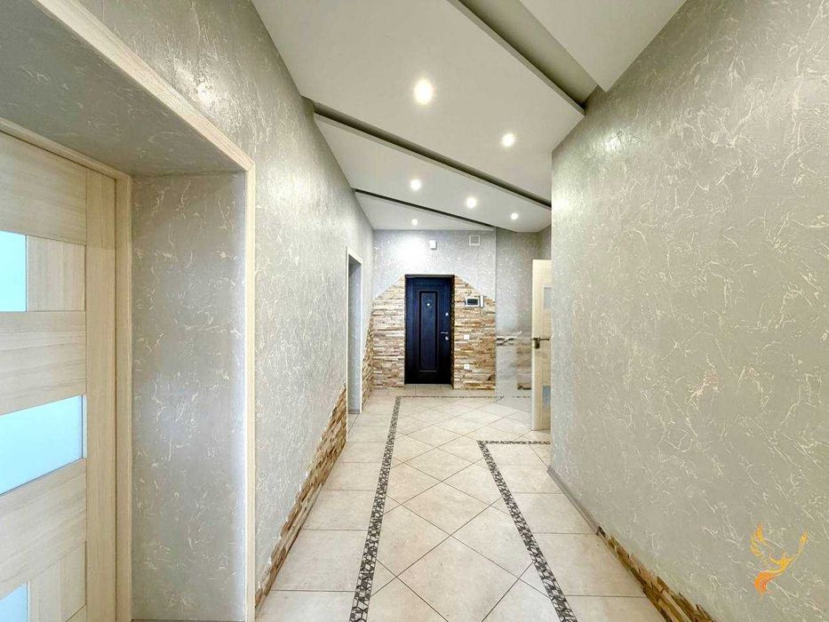 Постанови! Велика квартира з ремонтом в приміській зоні!