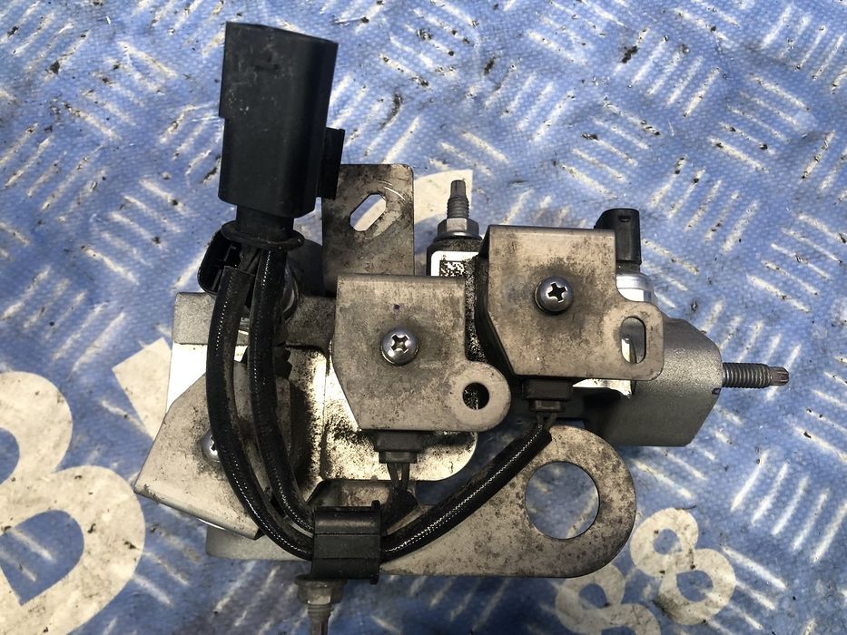 Клапан електромагнітний Polestar 2  32373474