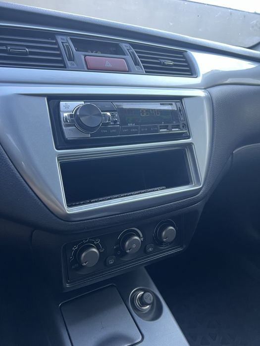 Продам Mitsubishi Lancer IX 2007 год 2,0 на механике