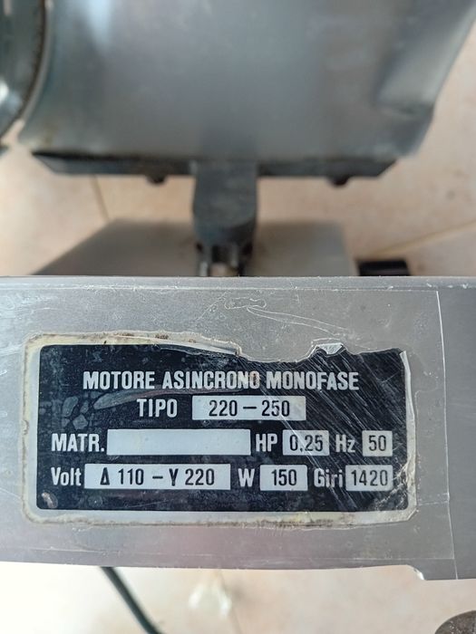 Máquina cortar charcutería