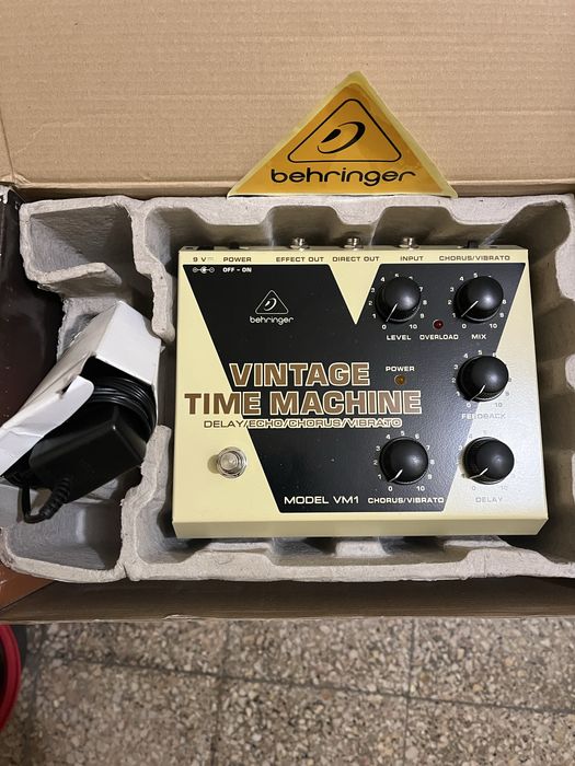 Pedaleira Behringer Vintage Time Machine Model VM1