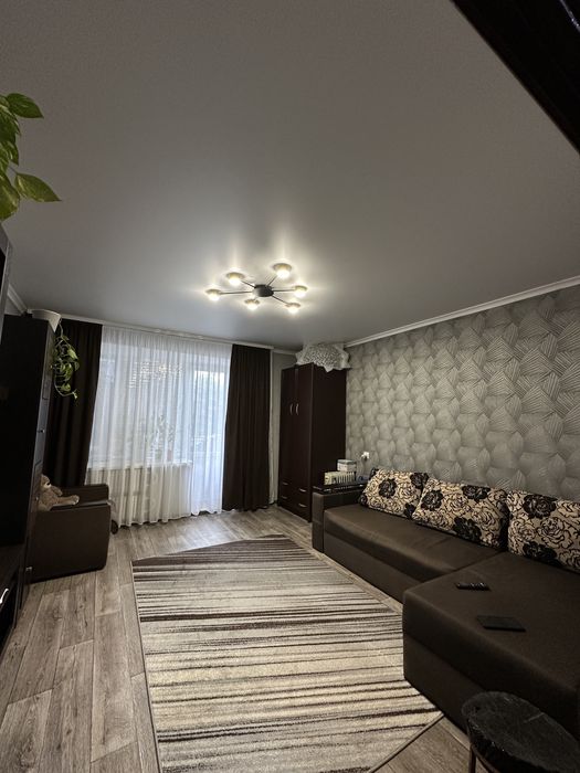 Продаж 2кім в цегляному будинку