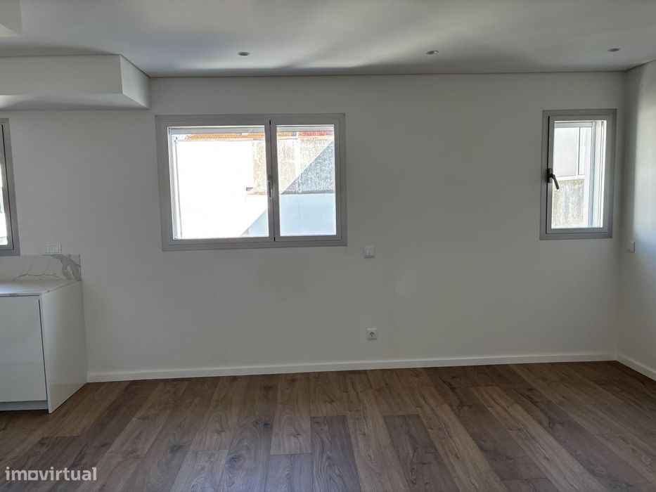 T1 Moderno com Ar Condicionado junto ao metro