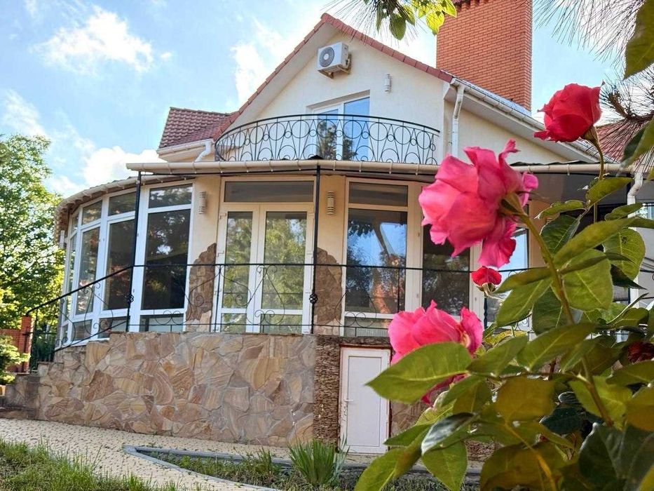 Продается дом в престижном районе около моря
