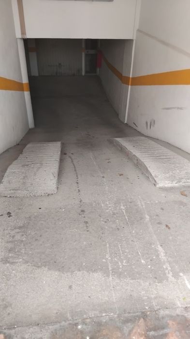 Aluguer de garagem box na Rinchoa