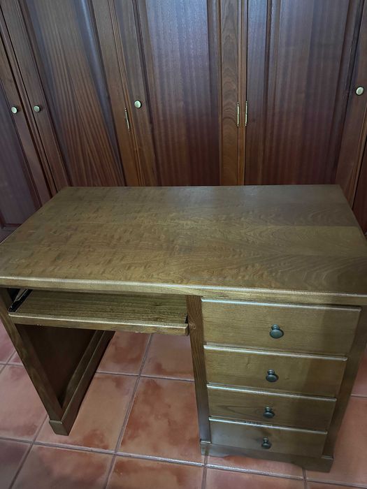 Cama, Colchão e Secretária