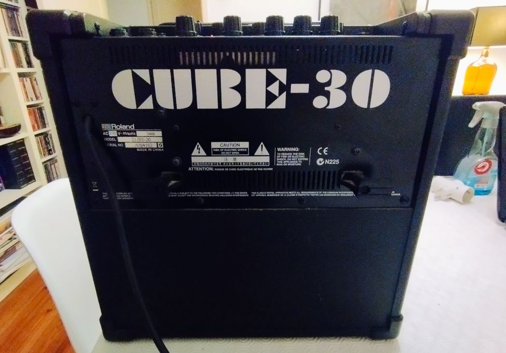 Amplificador Guitarra ROLAND CUBE 30