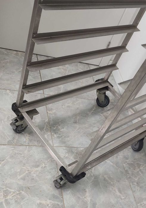 Carrinho porta tabuleiro em aço-INOX