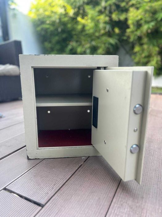 cofre metalico com chave