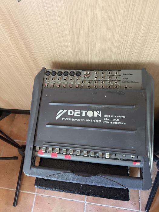Sistema de Som Profissional dB Technologies S400 + Mesa Deton 18 Canais - Kit Completo