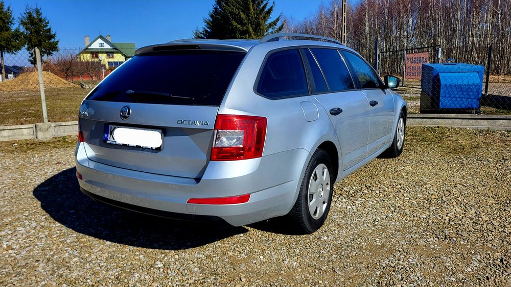 Skoda Octavia lll Benzyna Klimatyzacja  stan bardzo dobrym.