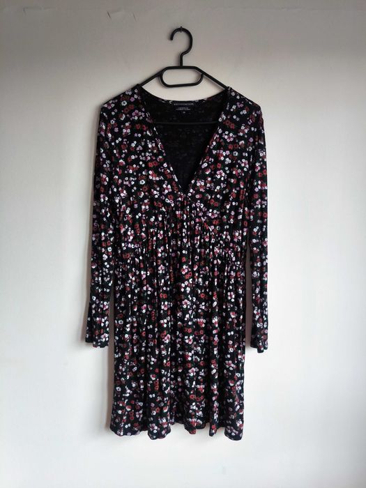 Sukienka w kwiaty marki Wednesday Girl w rozmiarze M/38, 95% Wiskoza