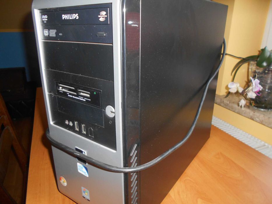 Obudowa komputera z twardym dyskiem, sformatowanym, sprzedam.