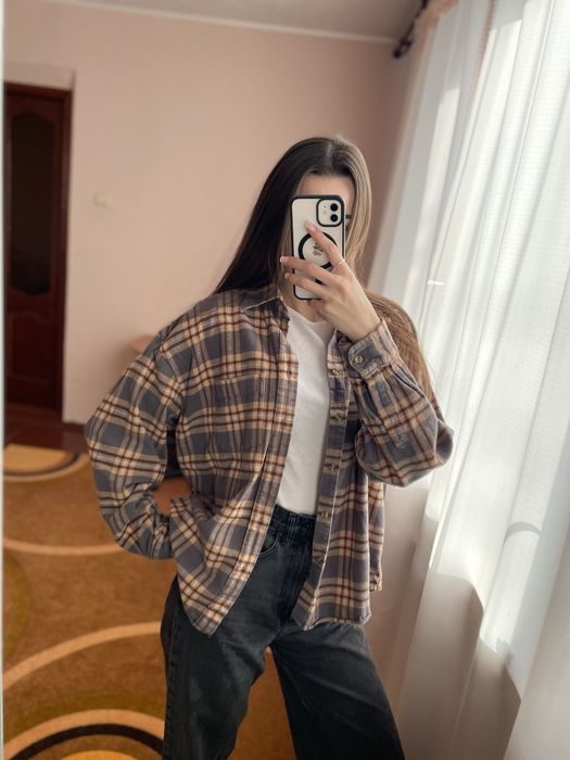 Жіноча сорочка в клітинку