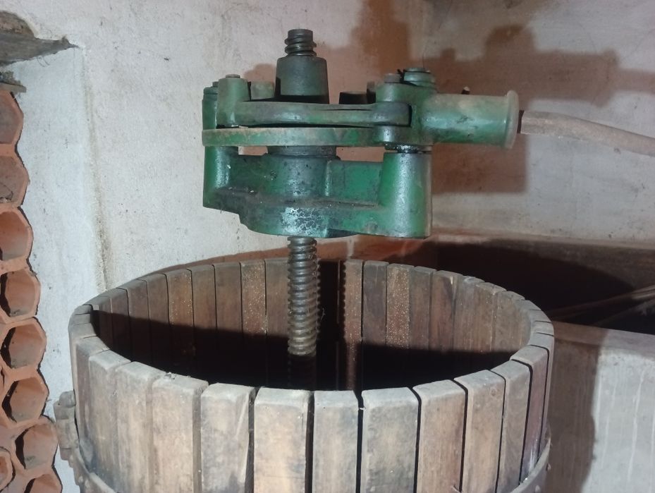 Prensa para vinho, esmagador, garrafeira