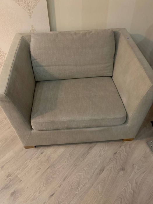 Зручне тканинне крісло