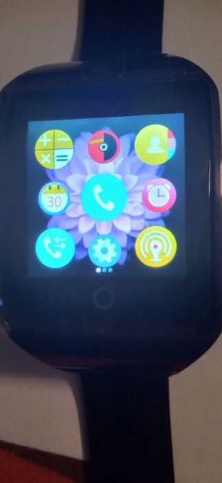Smartwatch z wbudowanym aparatem.