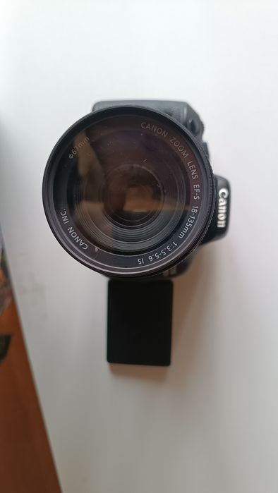 Canon 600D com lente 18-135mm câmara fotográfica