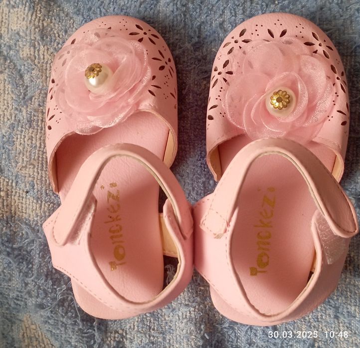 Продам босоніжки