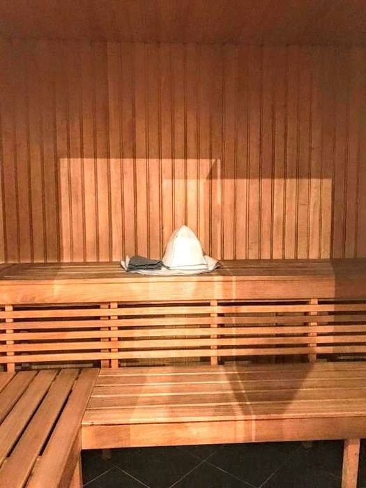 62 Будинок з великий теплим басейном