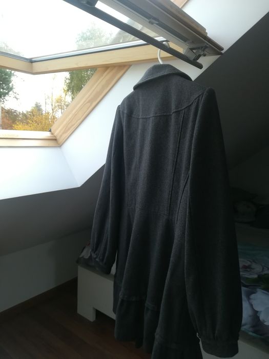 Szary płaszcz ciążowy