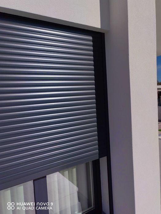 Arranjo de estores e persianas