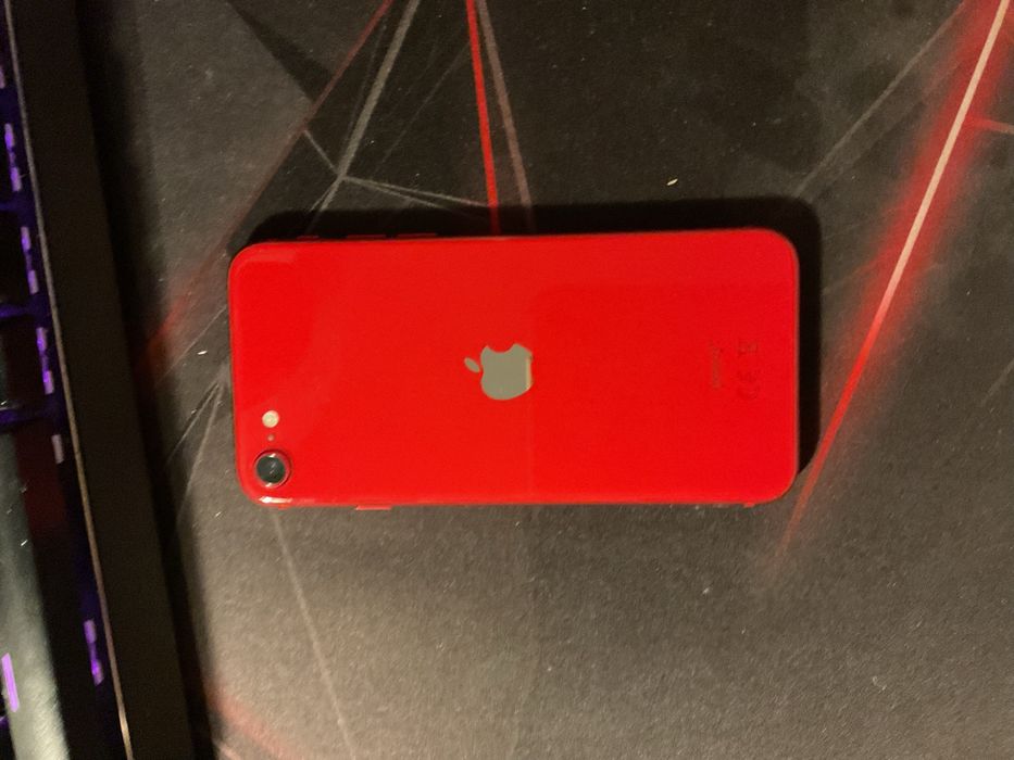 Czerwony iPhone SE 2020