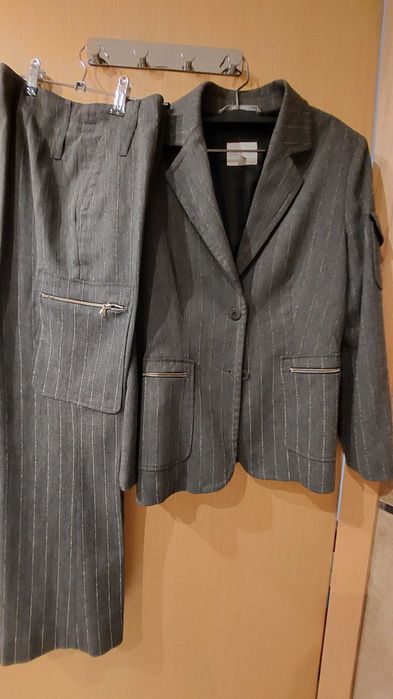 Fato calças e casaco às riscas cinzento em bom estado