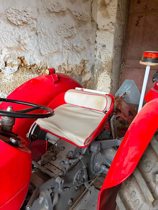 Trator Massey Ferguson 135
