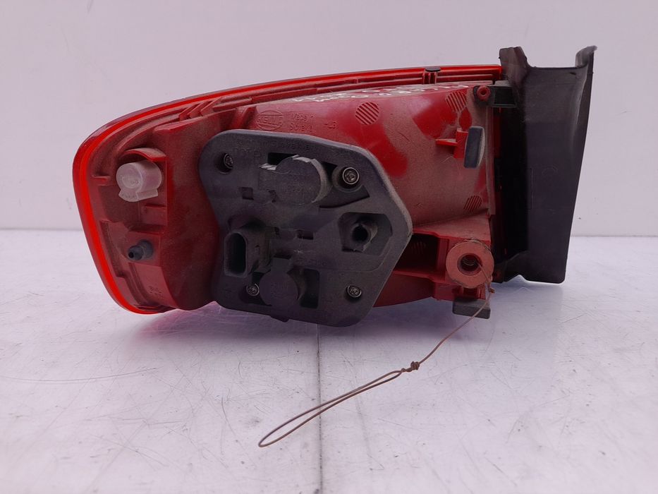Farolim direito AUDI A4 (8K2, B8)
